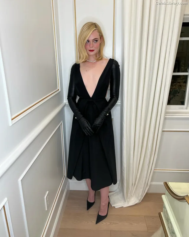 Elle Fanning photo 24 of 4114