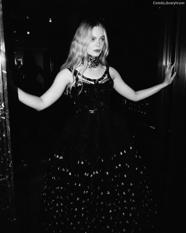 Elle Fanning photo 4 of 4114