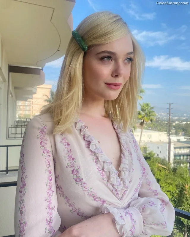 Elle Fanning photo 9 of 4114
