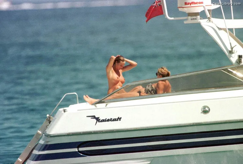 Elle Macpherson photo 3 of 74