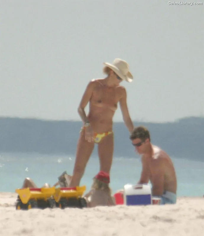 Elle Macpherson photo 9 of 74