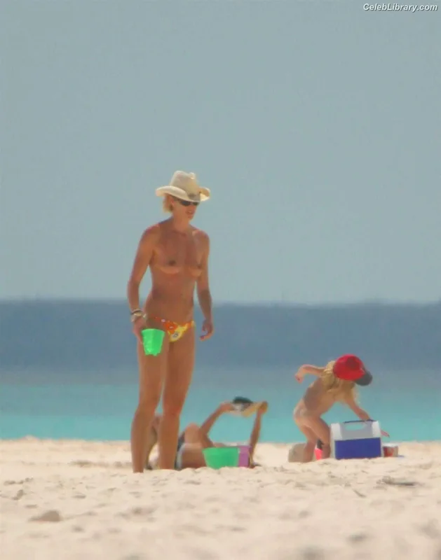Elle Macpherson photo 10 of 74