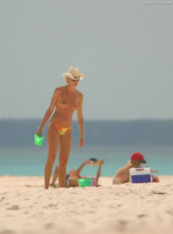 Elle Macpherson photo 11 of 74