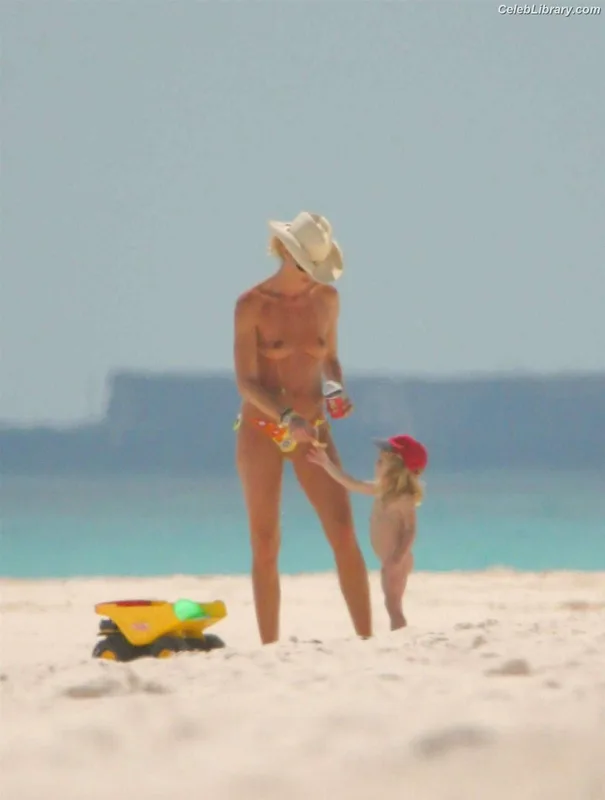 Elle Macpherson photo 12 of 74