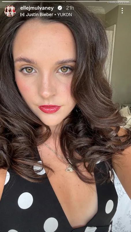 Elle Mulvaney photo 1 of 76