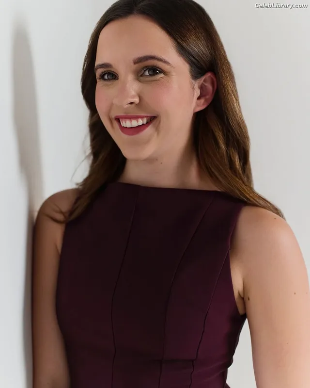 Elle Mulvaney photo 21 of 76