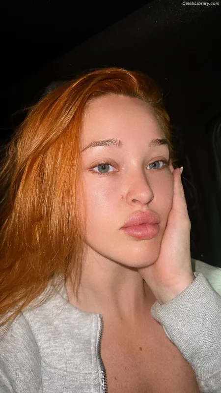 Elley Duhé photo 2 of 201
