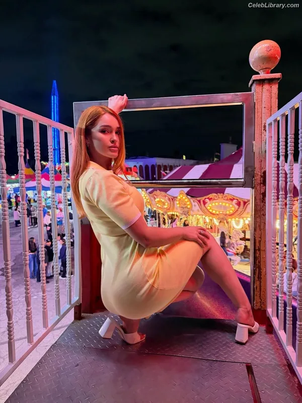 Elley Duhé photo 17 of 201