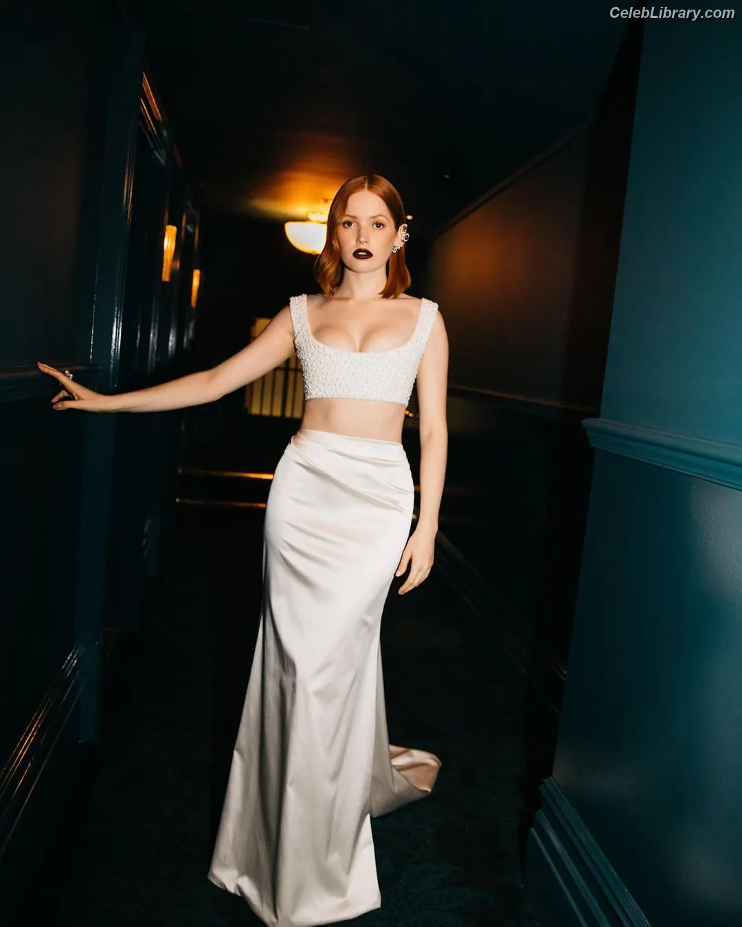 Ellie Bamber photo 18 of 495