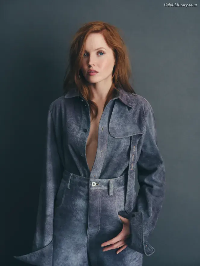 Ellie Bamber photo 8 of 495