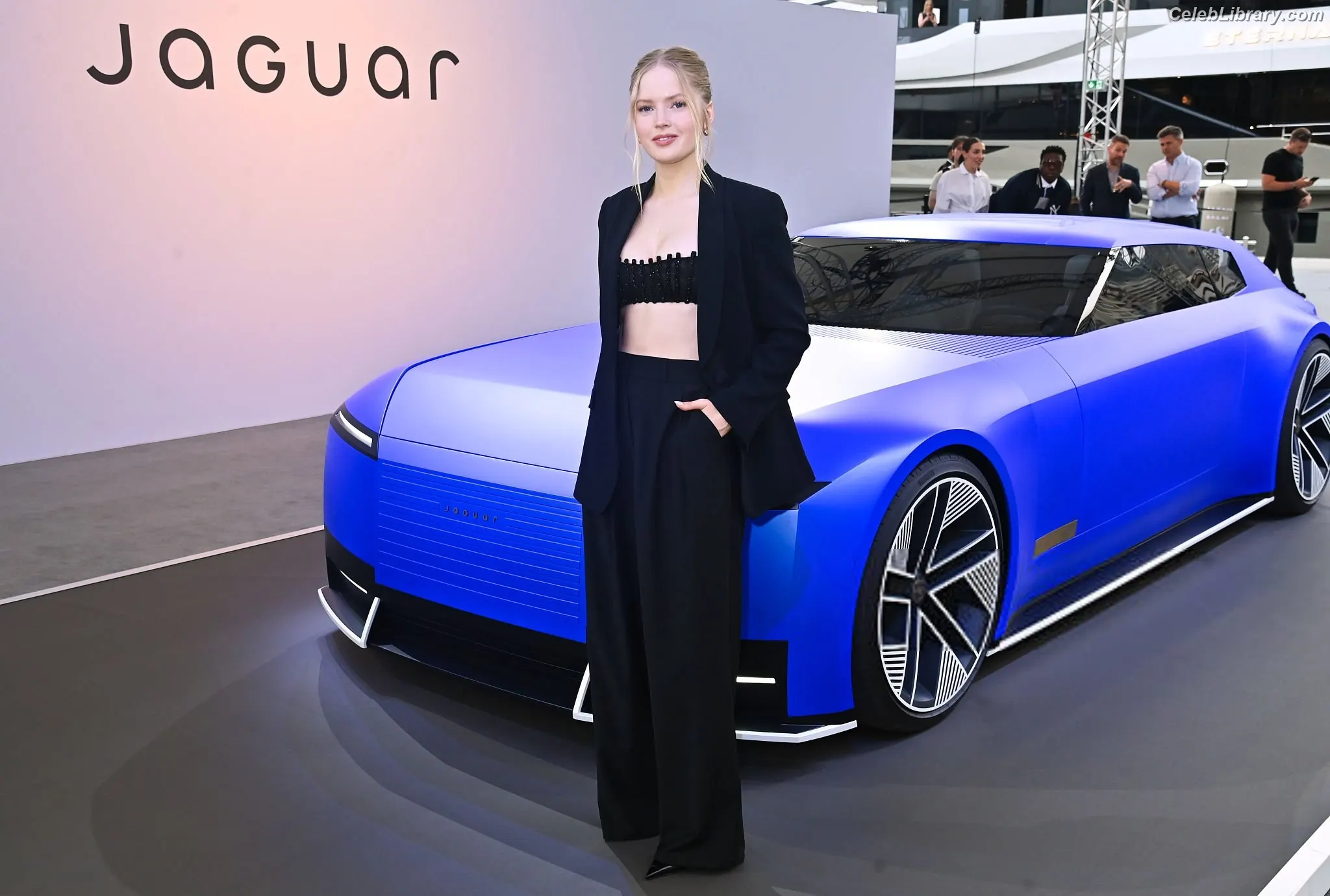 Ellie Bamber photo 15 of 495