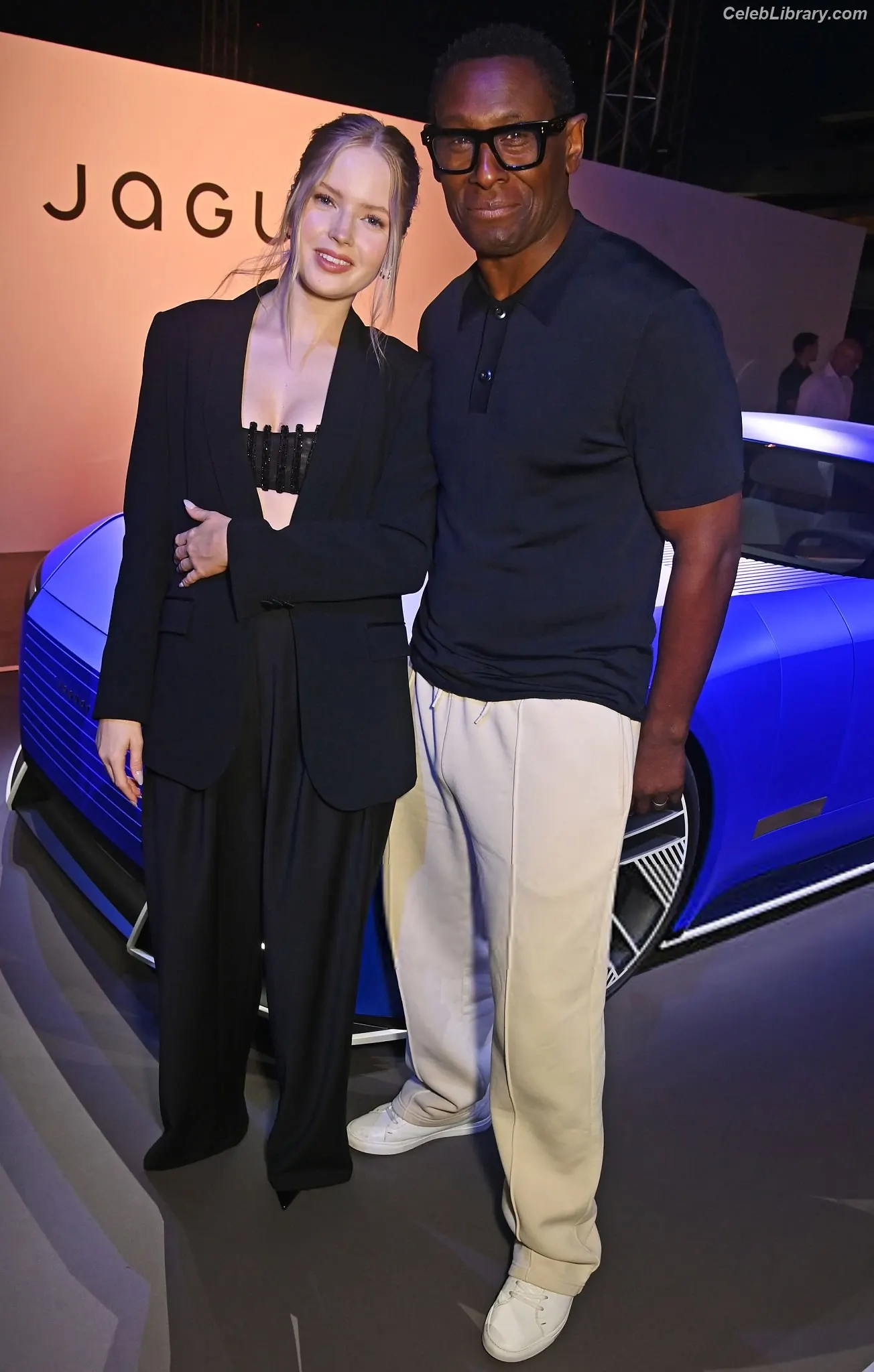 Ellie Bamber photo 1 of 495