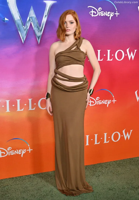 Ellie Bamber photo 11 of 496