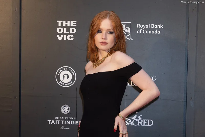Ellie Bamber photo 8 of 496