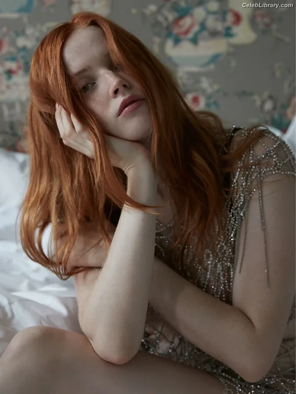 Ellie Bamber photo 14 of 496