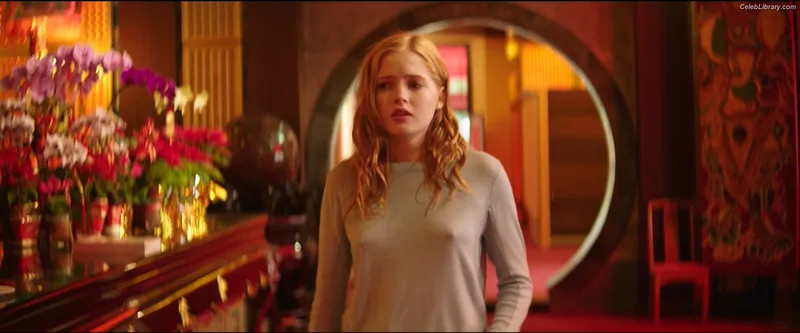 Ellie Bamber photo 20 of 496