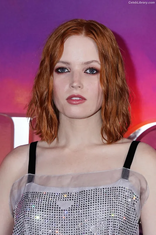 Ellie Bamber photo 12 of 496