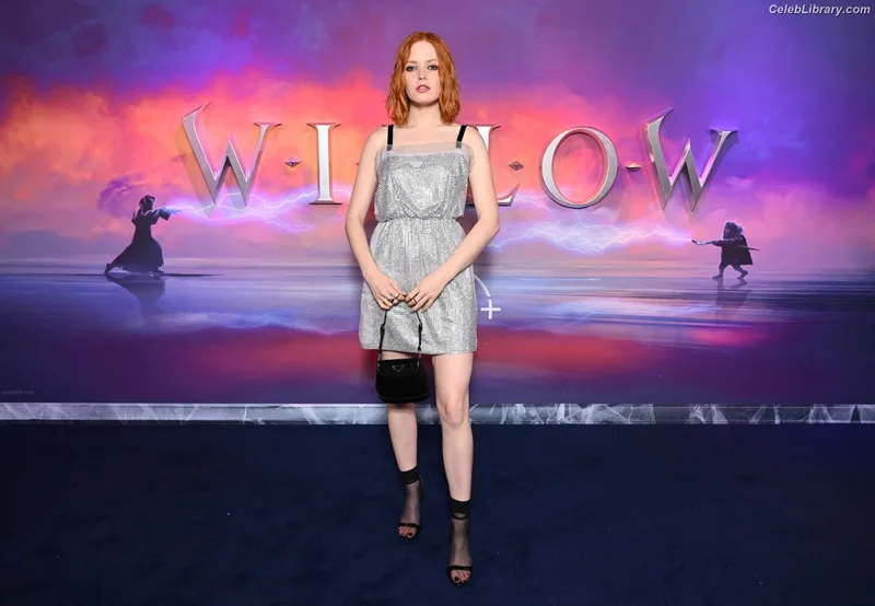 Ellie Bamber photo 22 of 496