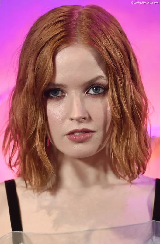 Ellie Bamber photo 24 of 496