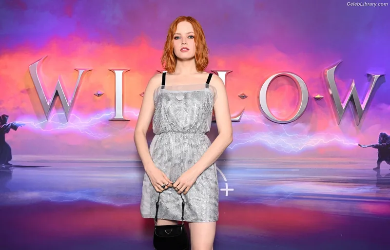Ellie Bamber photo 5 of 496