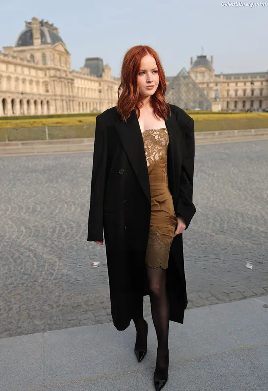 Ellie Bamber photo 12 of 496