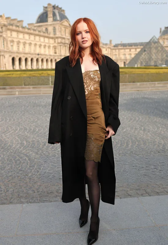 Ellie Bamber photo 24 of 496