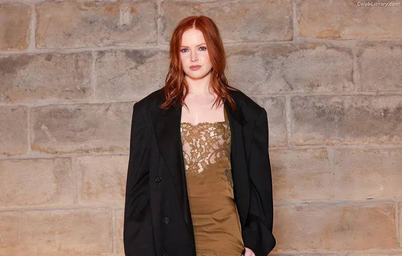 Ellie Bamber photo 8 of 496