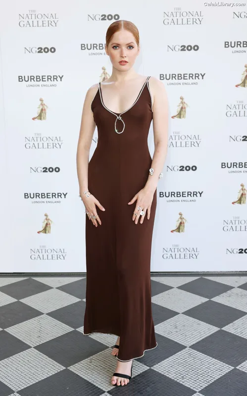 Ellie Bamber photo 15 of 496
