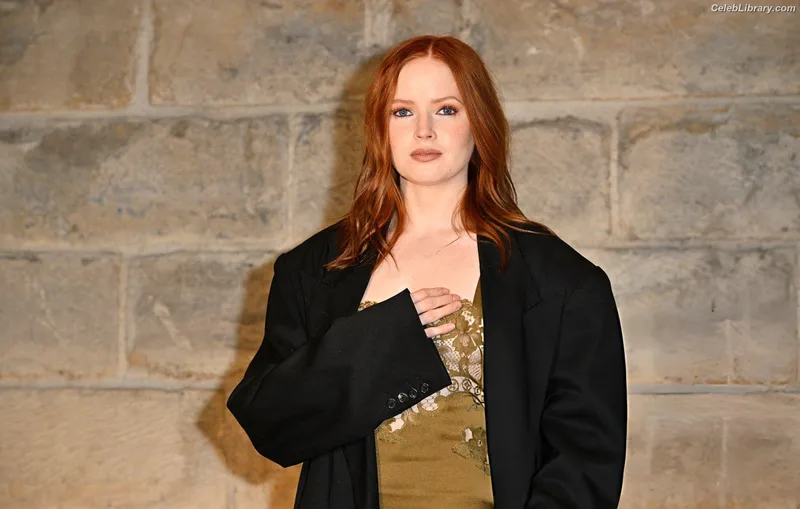 Ellie Bamber photo 22 of 496