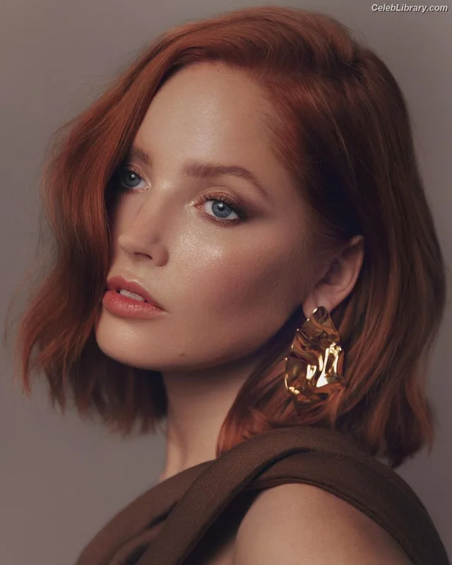Ellie Bamber photo 4 of 496