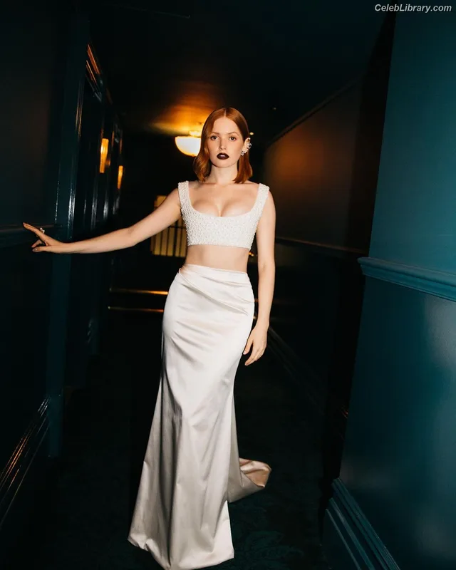 Ellie Bamber photo 18 of 496