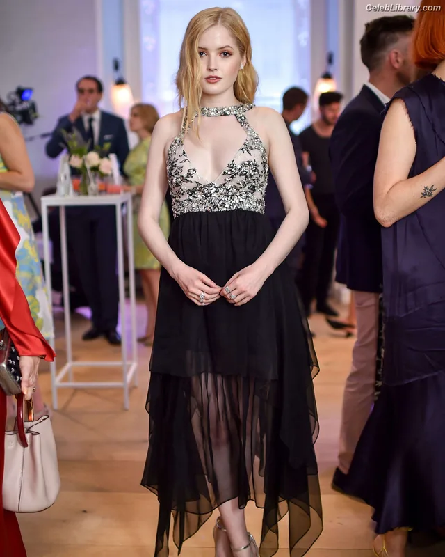 Ellie Bamber photo 1 of 496