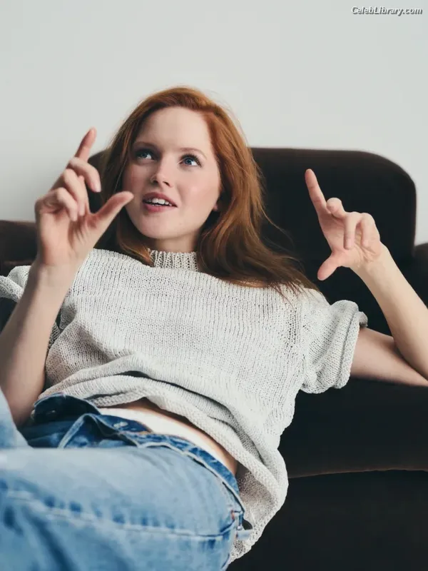 Ellie Bamber photo 4 of 496