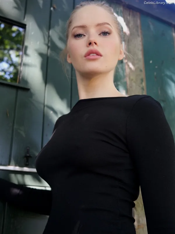 Ellie Bamber photo 15 of 496