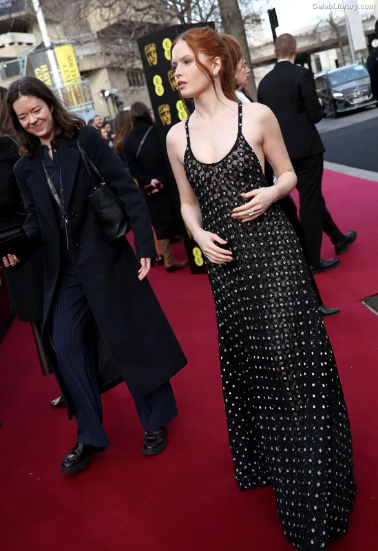 Ellie Bamber photo 21 of 496