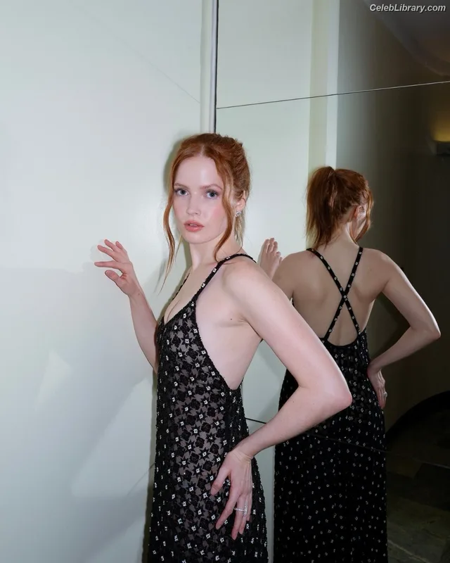 Ellie Bamber photo 16 of 496