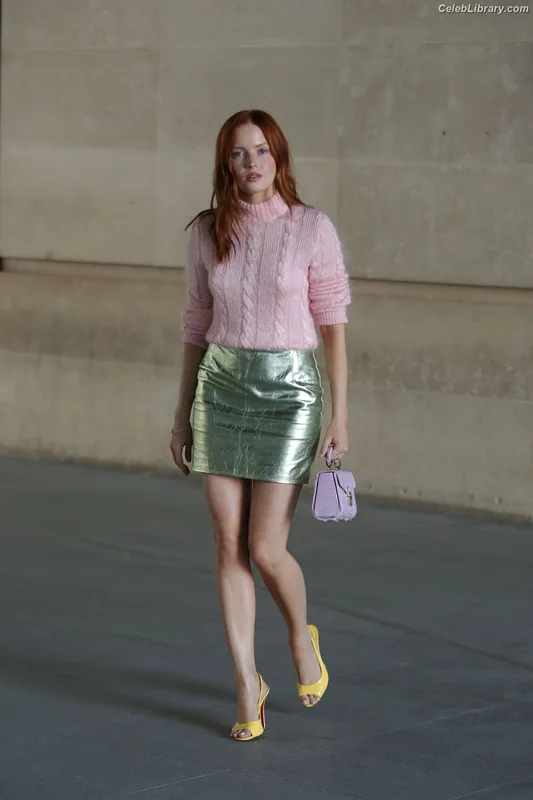 Ellie Bamber photo 7 of 496