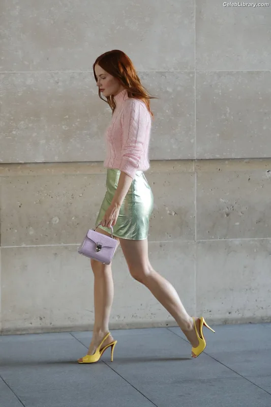 Ellie Bamber photo 15 of 496