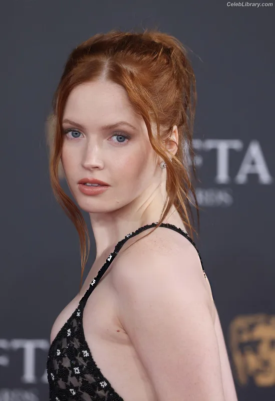 Ellie Bamber photo 4 of 496