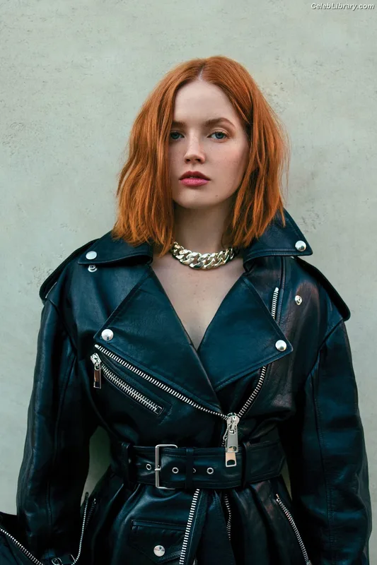Ellie Bamber photo 6 of 496