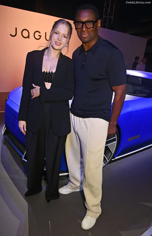 Ellie Bamber photo 24 of 496