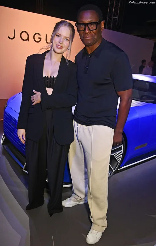 Ellie Bamber photo 1 of 496