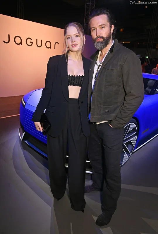 Ellie Bamber photo 2 of 496