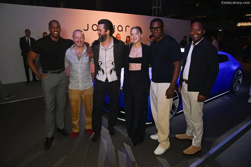 Ellie Bamber photo 4 of 496