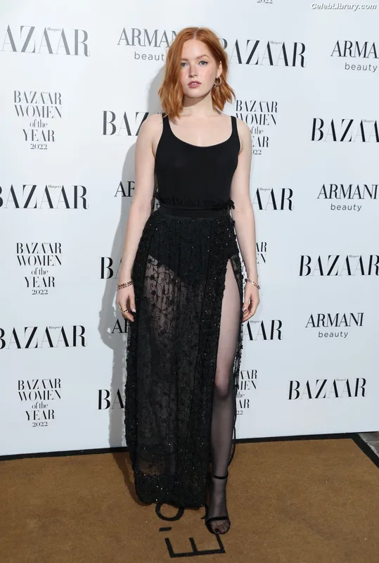 Ellie Bamber photo 22 of 496