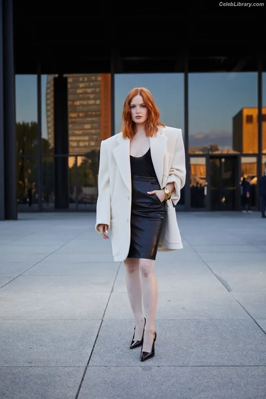 Ellie Bamber photo 13 of 496