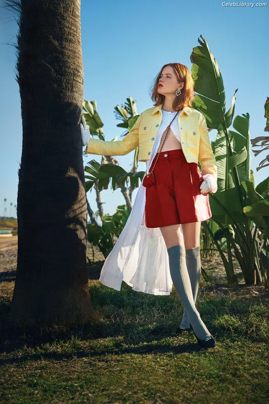 Ellie Bamber photo 20 of 496