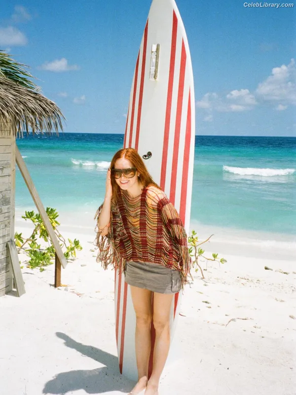 Ellie Bamber photo 3 of 496