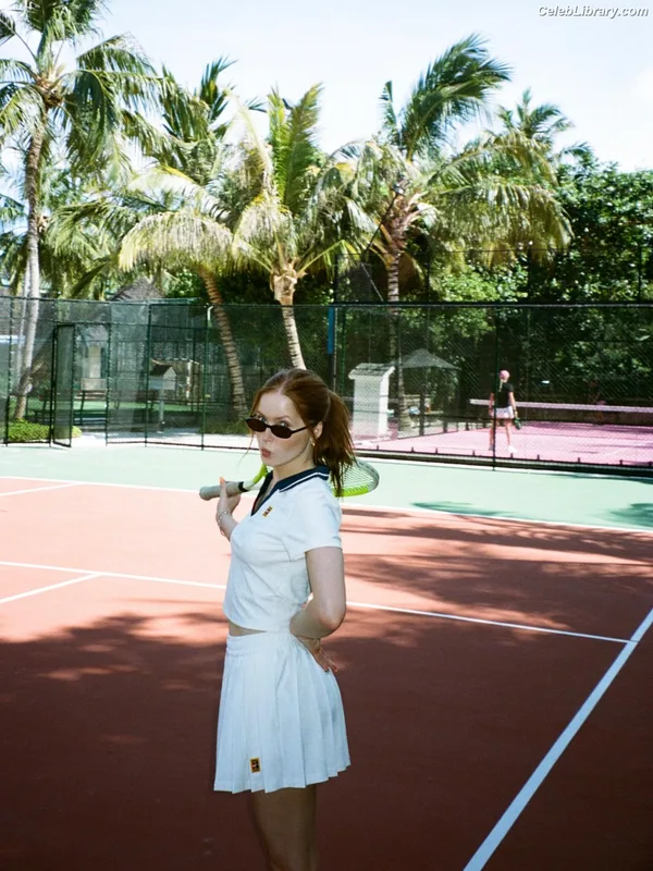 Ellie Bamber photo 10 of 496