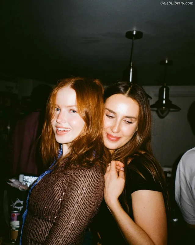 Ellie Bamber photo 15 of 496